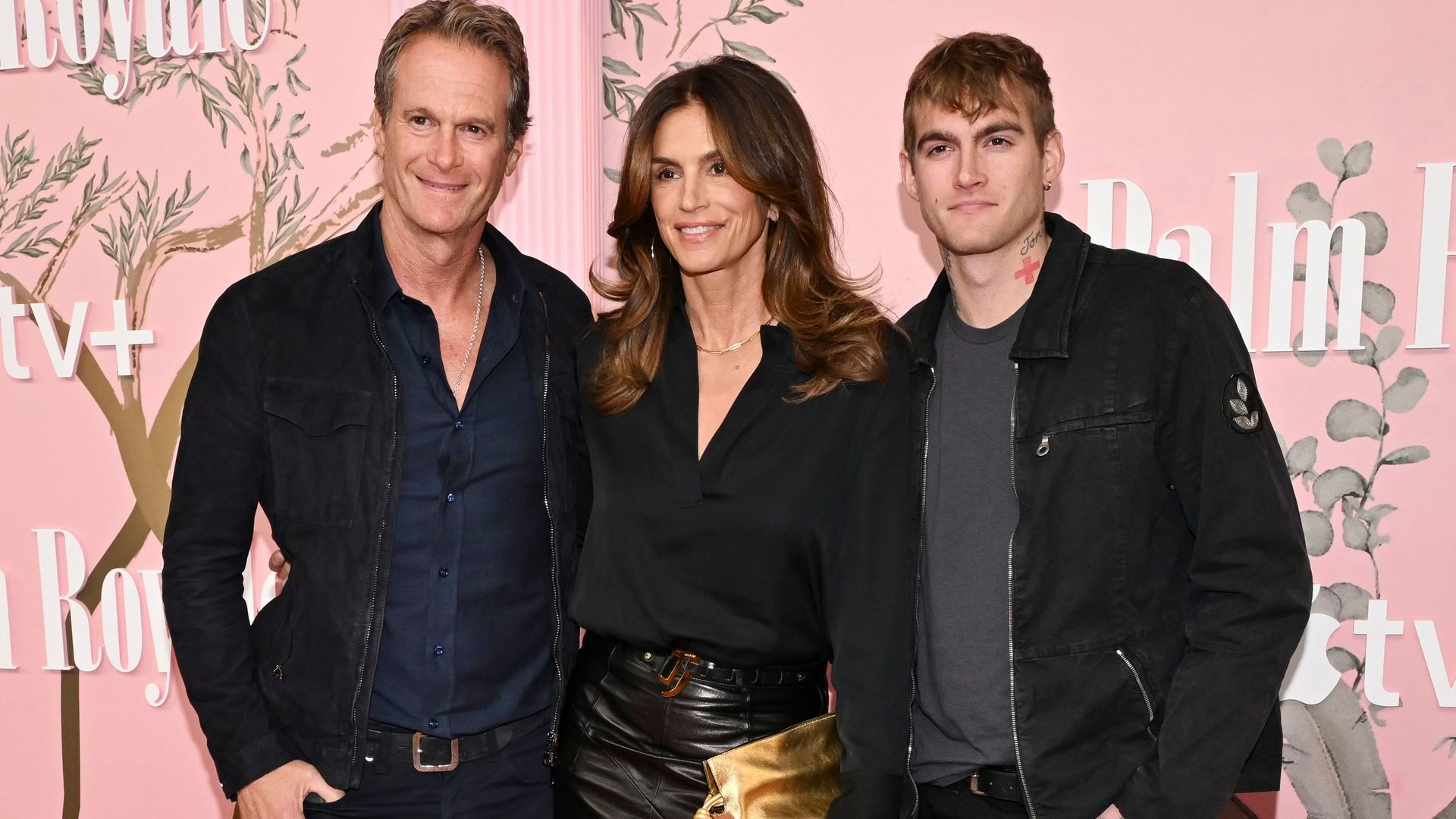 Presley Gerber, junto a sus padres, Rande Gerber y Cindy Crawford