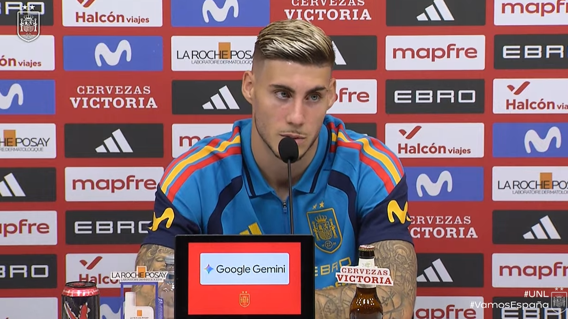 Roberto Fernández en sala de prensa