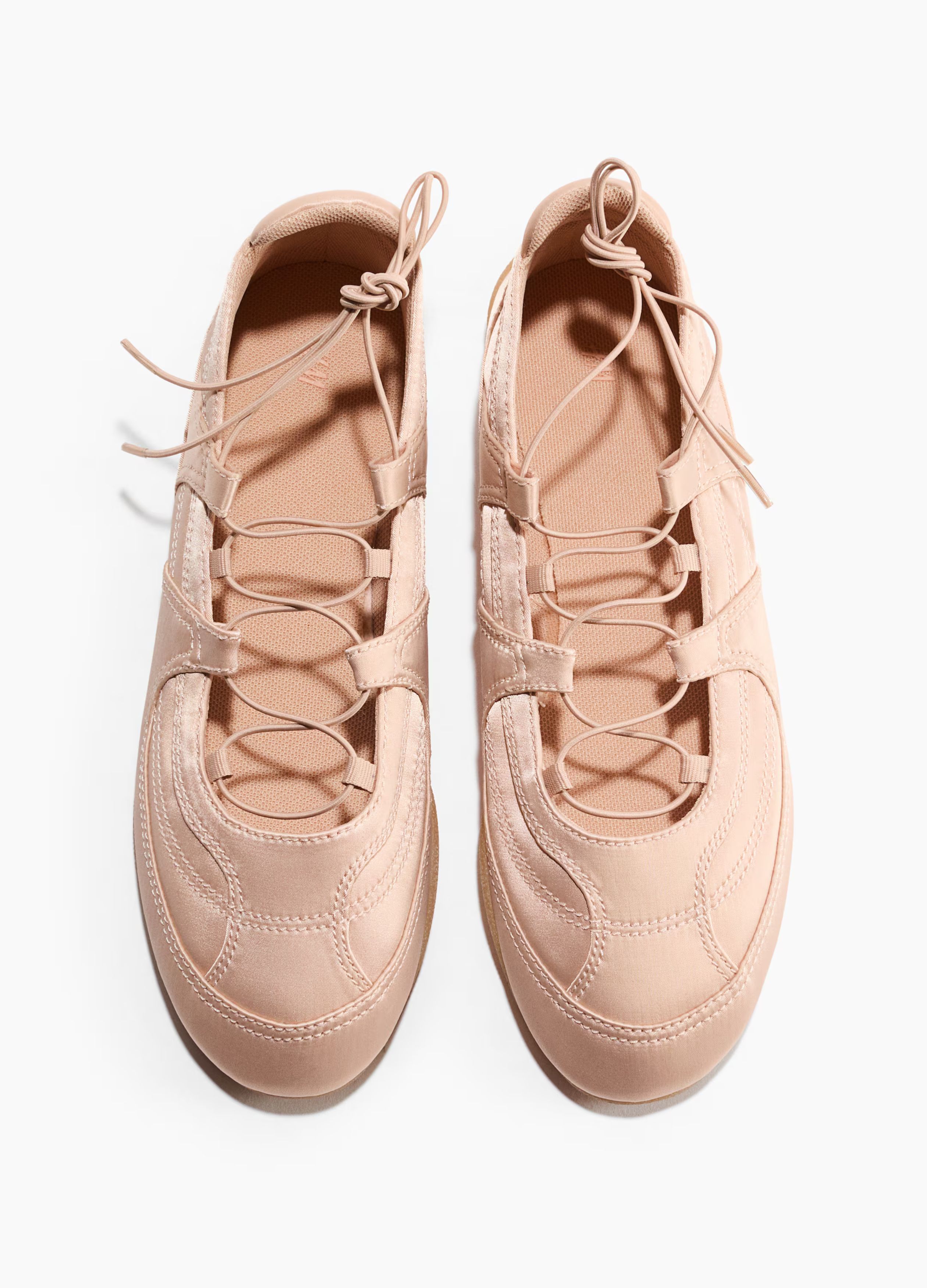 'Sneakerinas' en rosa empolvado de H&M (29,99 €)