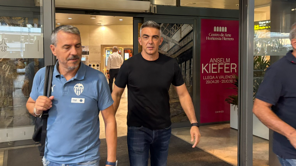 Toni Amor, segundo de Javier Aguirre, ya está en Valencia