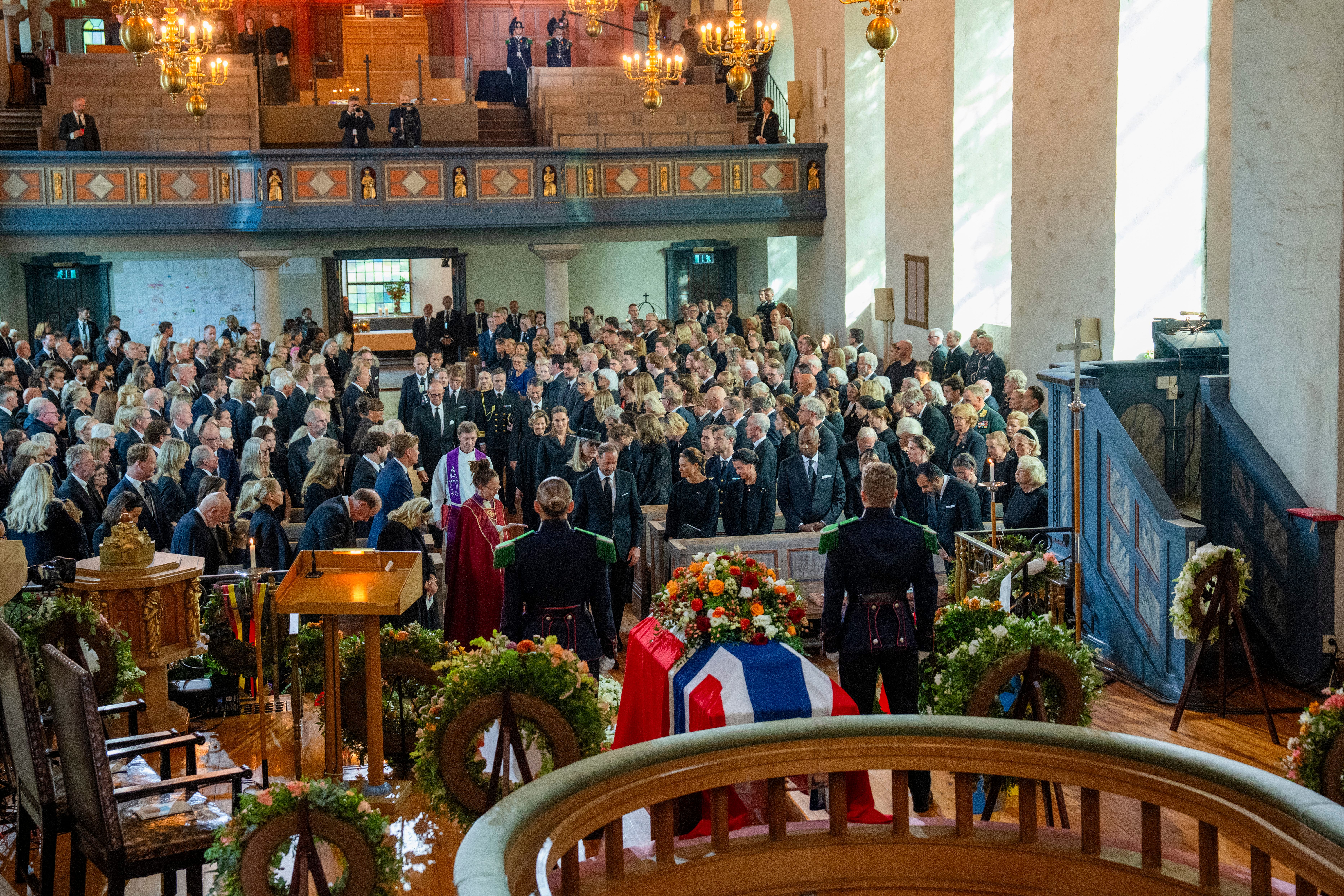 La familia real noruega, camino a la iglesia para el funeral de la princesa Astrid