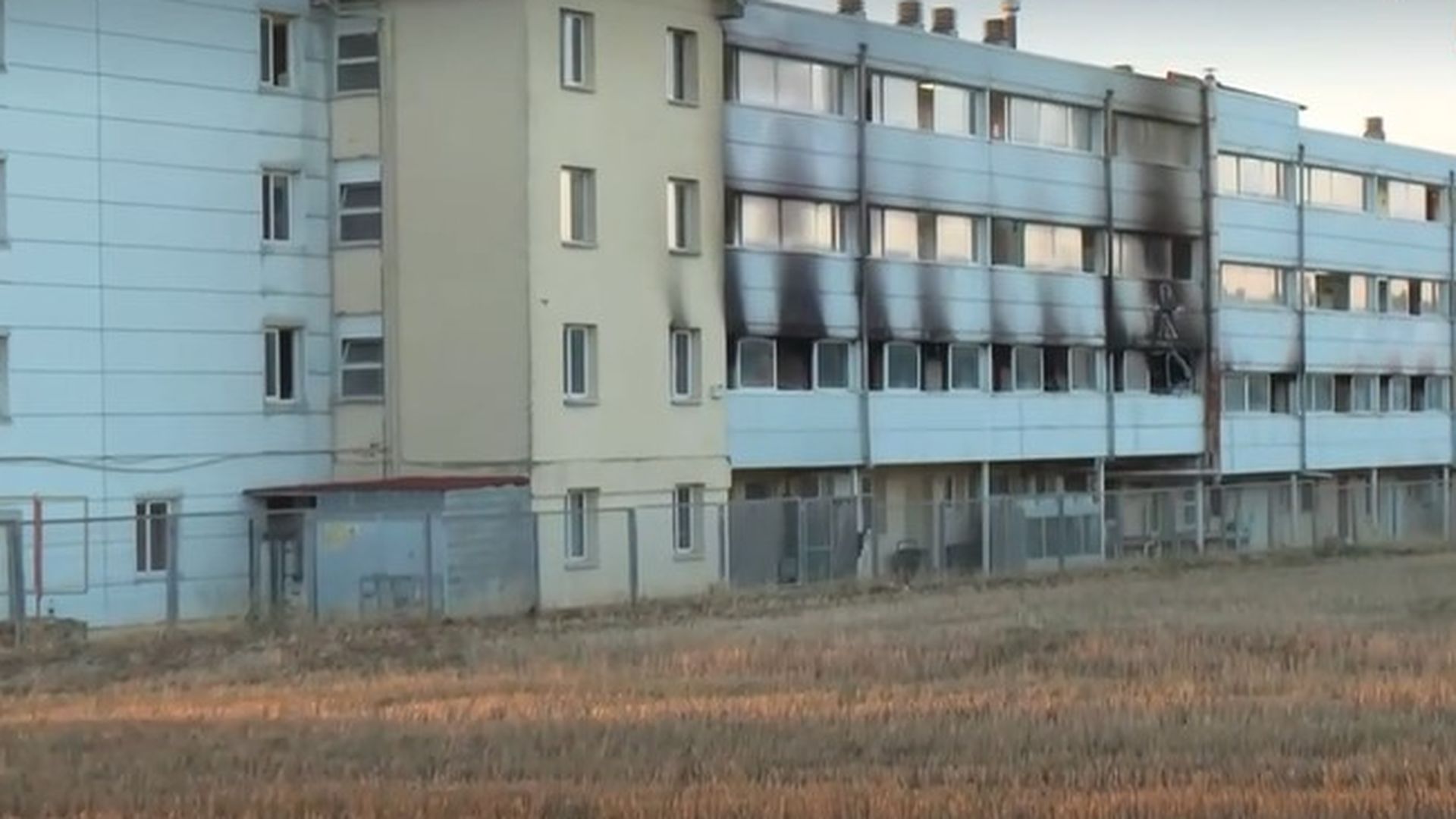 Un muerto y 70 atendidos, 11 de ellos hospitalizados, en el incendio de una residencia en L'Ametlla del Vallès, Barcelona Un muerto y 70 atendidos, 11 de ellos hospitalizados, en el incendio de una residencia en L'Ametlla del Vallès, Barcelona