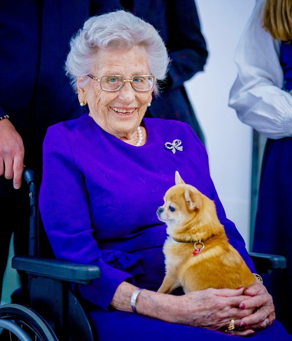 Astrid de Noruega y su perrita Wilma