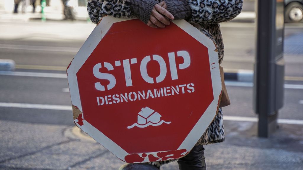 El otro desahucio en Madrid junto al de Maricarmen: David y su hijo, expulsados de un piso en Vallecas adquirido por un fondo buitre