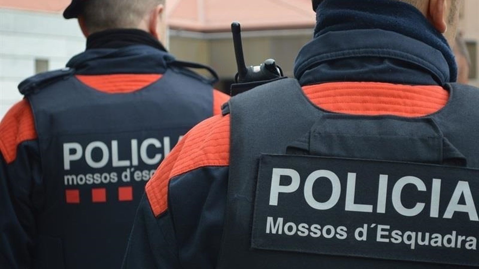 Dos agentes de los Mossos d'Esquadra Dos agentes de los Mossos d'Esquadra