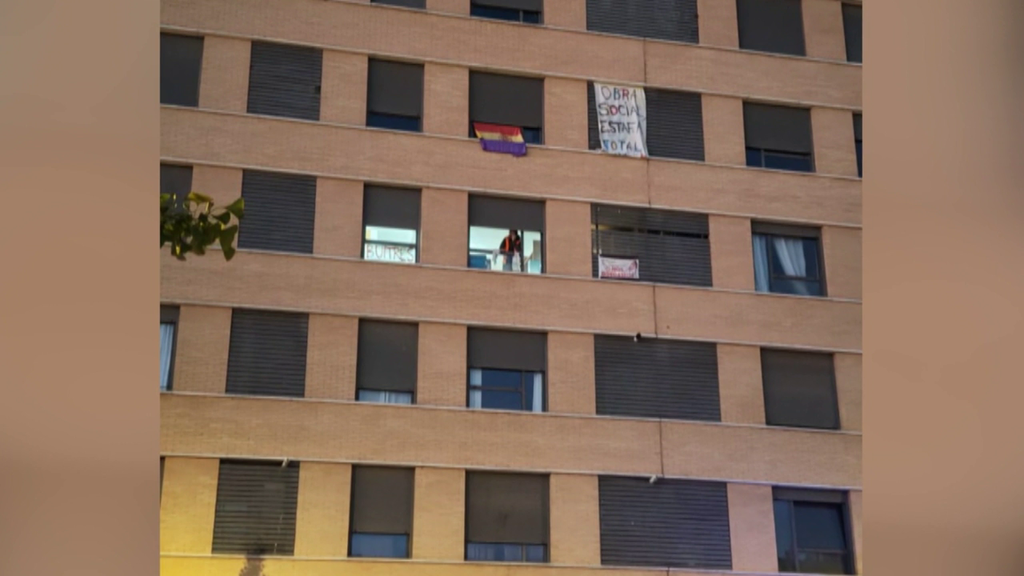 El otro desahucio en Madrid junto al de Maricarmen: David y su hijo, expulsados de un piso en Vallecas adquirido por un fondo buitre