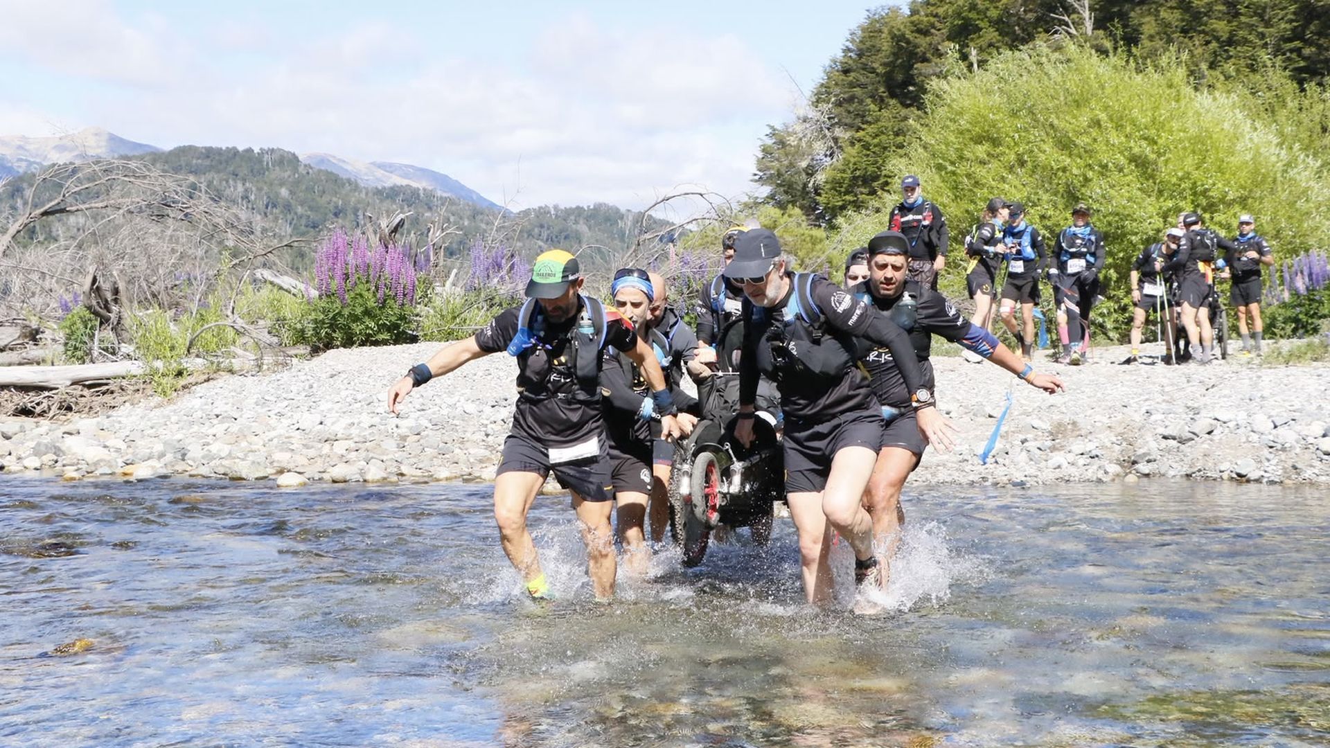 Uno de los tramos de la travesía El Cruce, en la que participó Empujando Sonrisas