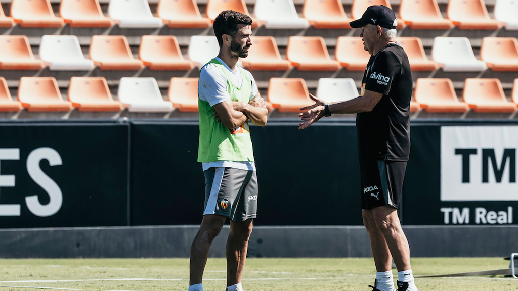 Las primeras horas de Aguirre en Paterna y su primer entrenamiento en el Valencia