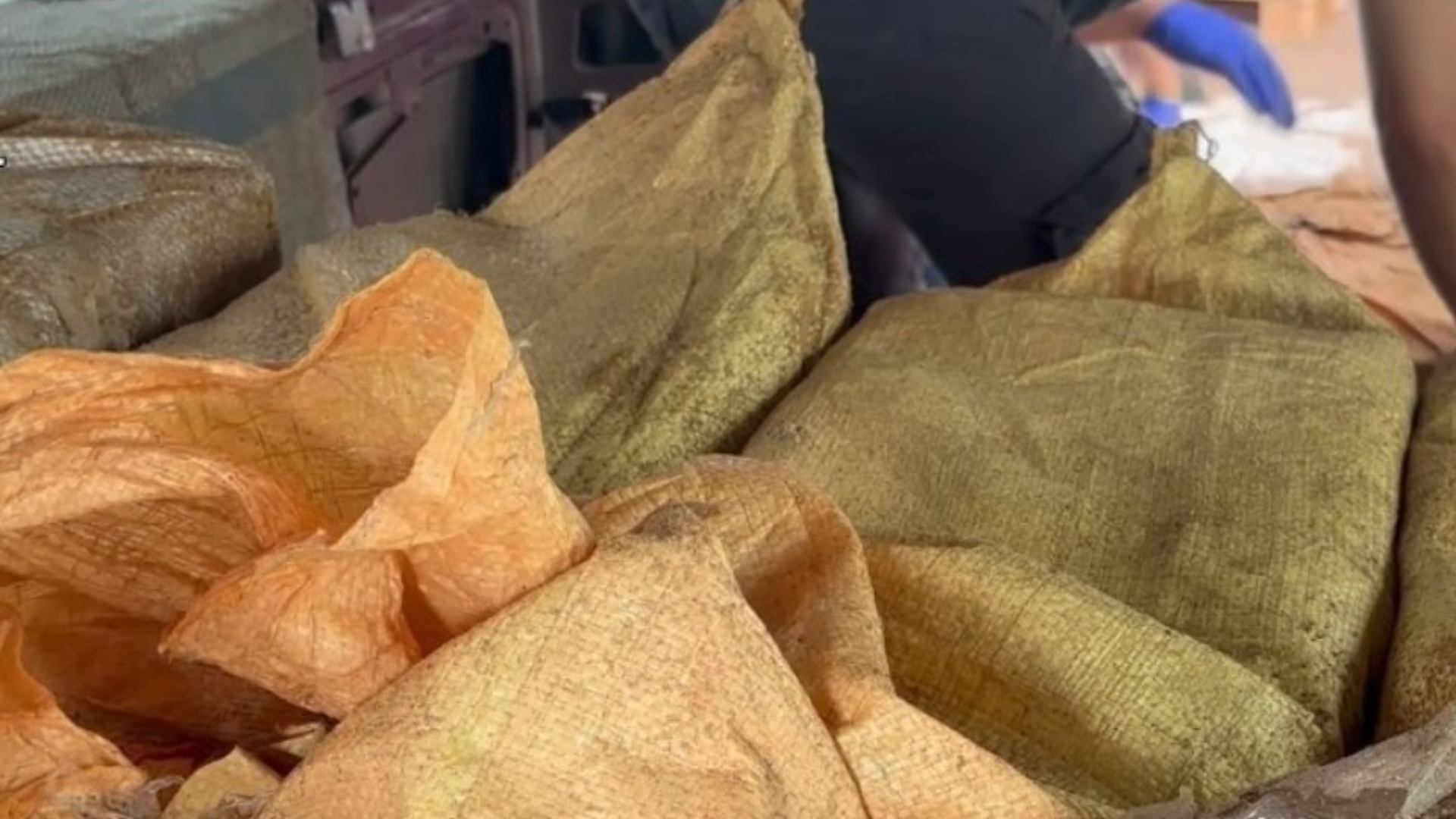 Interceptan una furgoneta con más de 1.200 kilos de cocaína en los alrededores de la ría de Huelva.jpg Interceptan una furgoneta con más de 1.200 kilos de cocaína en los alrededores de la ría de Huelva.jpg