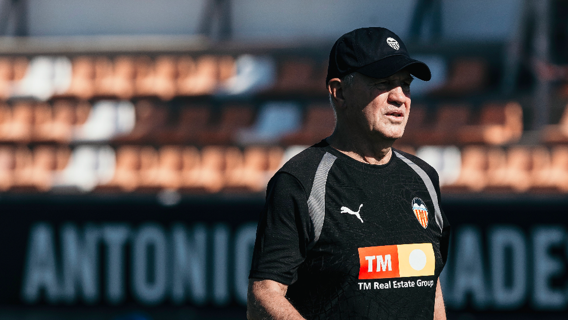 Javier Aguirre mira al horizonte en Paterna