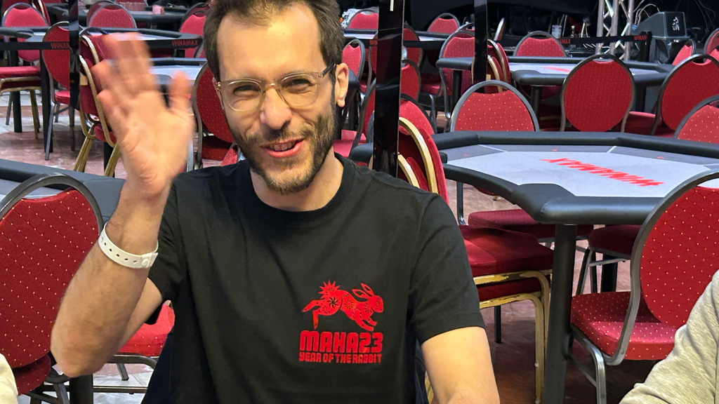 Pierre Calamusa pronuncia el Shuffle up and Deal en Aix-les-Bains