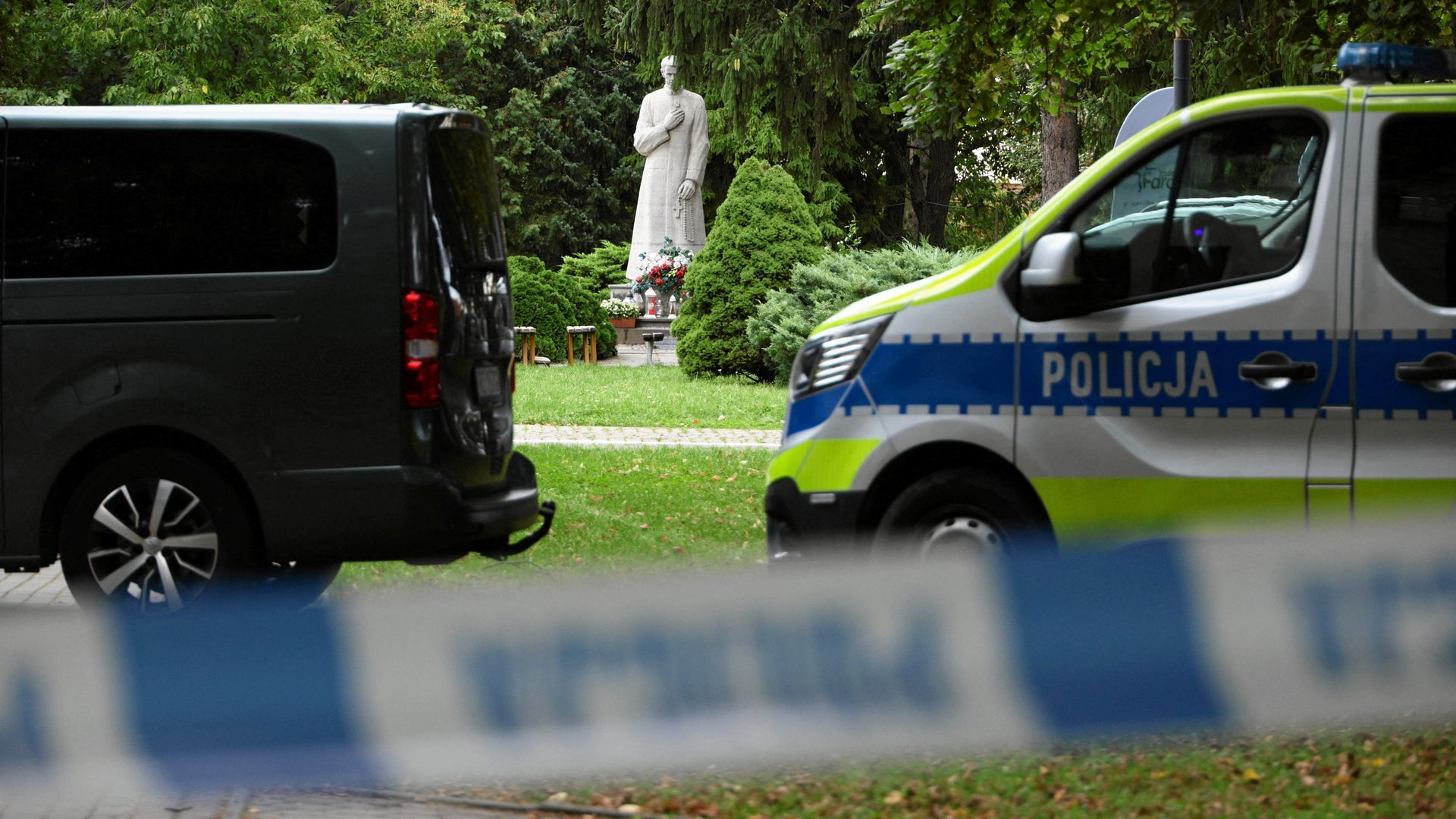 La policia polaca vigila el monasterio de Jaroslaw, en la región polaca de Podkarpacie. donde ha tenido lugar el ataque La policia polaca vigila el monasterio de Jaroslaw, en la región polaca de Podkarpacie. donde ha tenido lugar el ataque