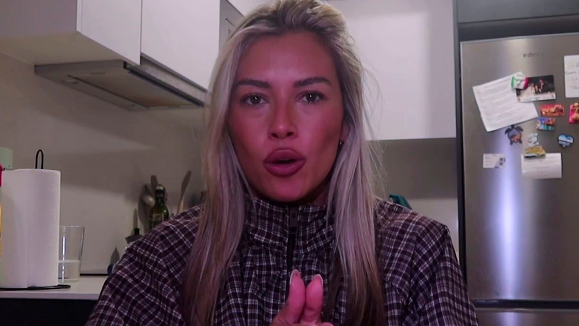 Leila explica por qué está viviendo una crisis personal Muy yo by Leila Temporada 1 Top Videos 24 Leila explica por qué está viviendo una crisis personal Muy yo by Leila Temporada 1 Top Videos 24