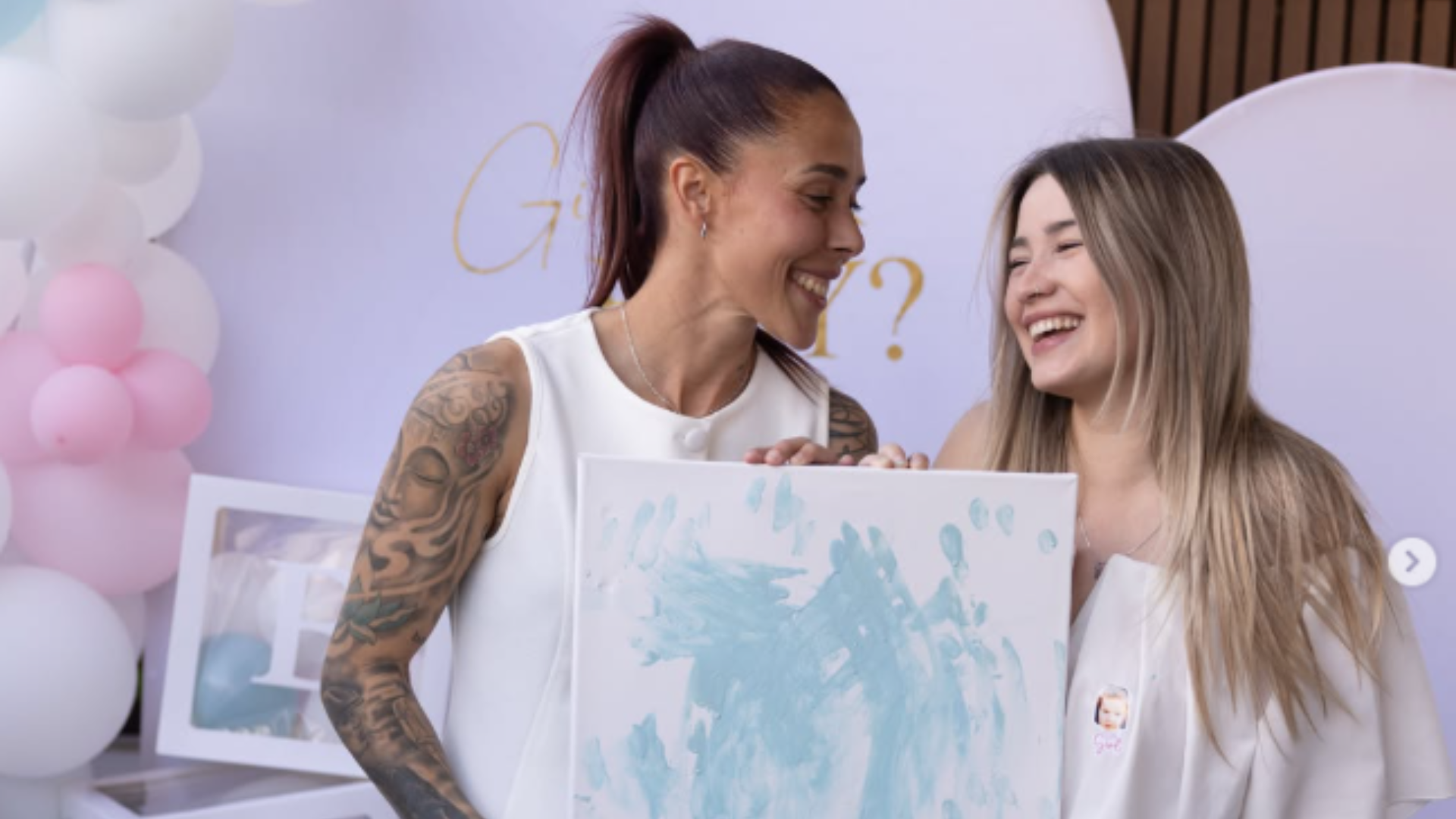 Lola Gallarado, junto a su esposa, Cristina Vicente