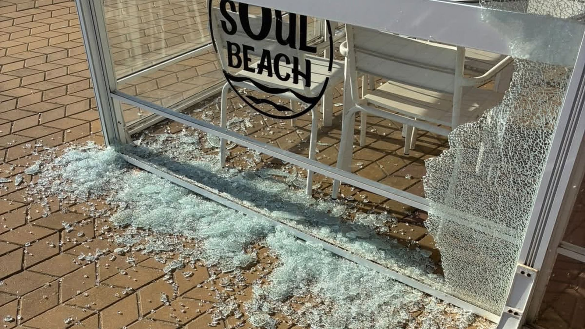 Los actos vandálicos se ceban contra una cafetería de Huelva y la destrozan por segunda vez: "Nosotros pagamos los daños" Los actos vandálicos se ceban contra una cafetería de Huelva y la destrozan por segunda vez: "Nosotros pagamos los daños"