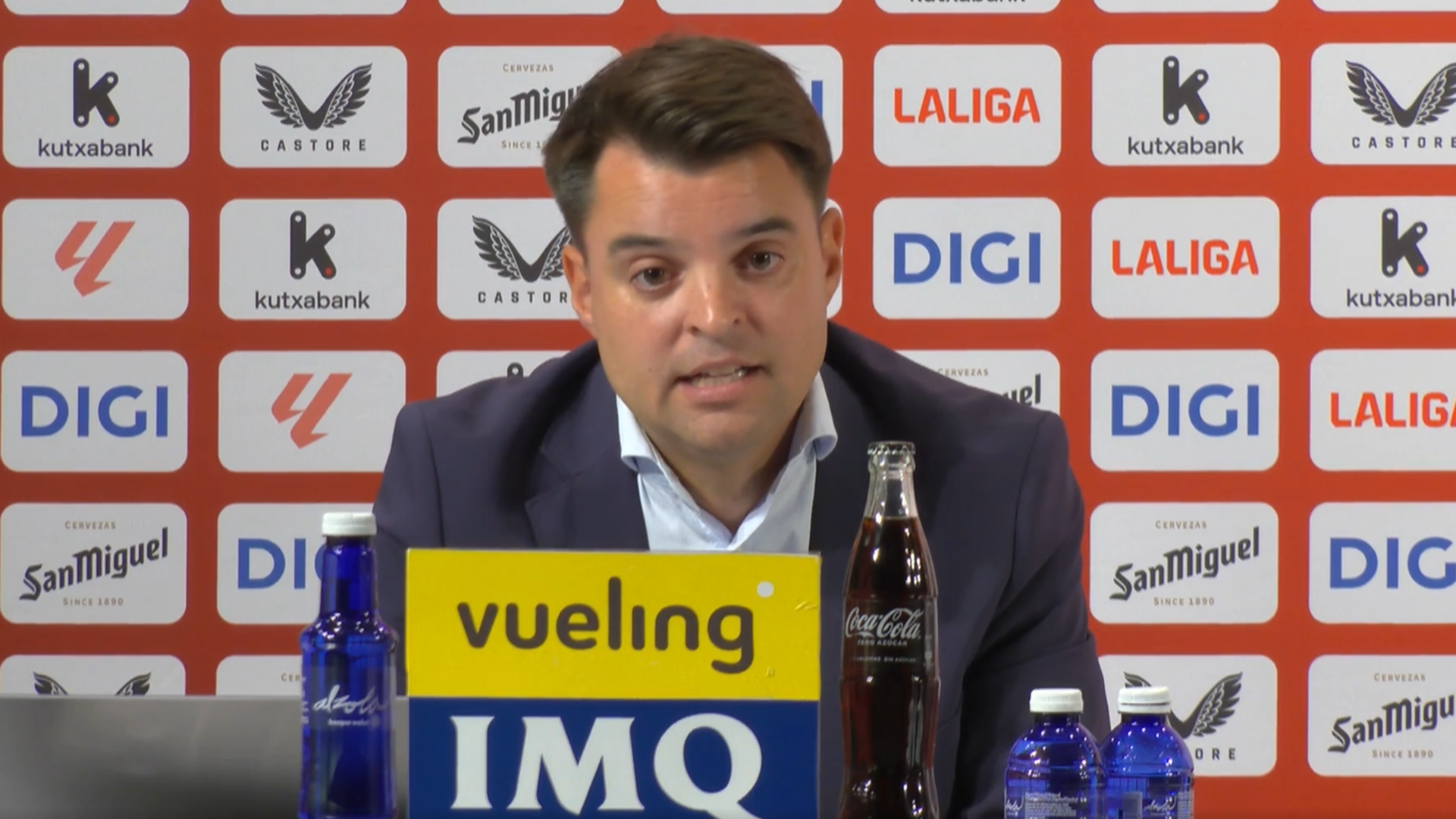 Mikel González en sala de prensa