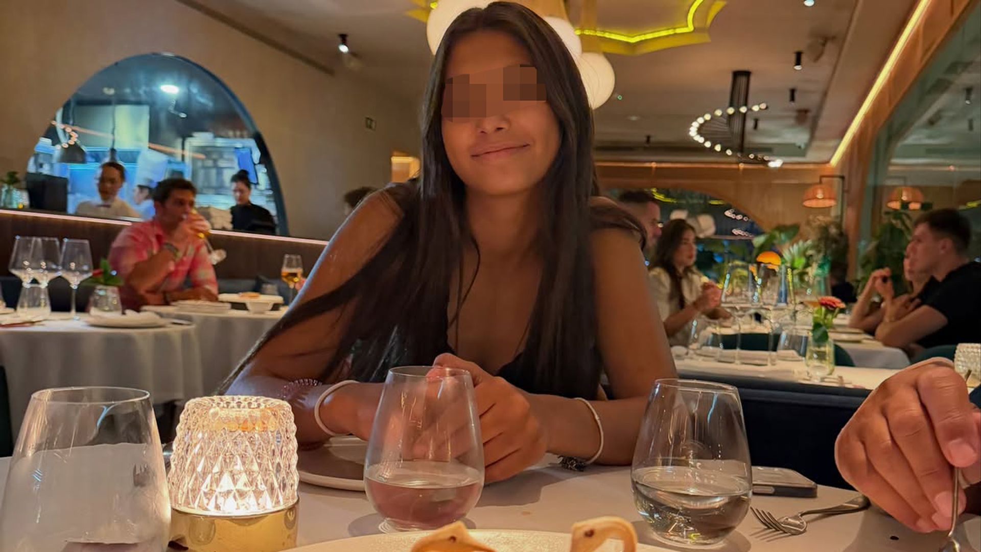 Olivia, la hija pequeña de Nuria Roca y Juan del Val se ha ido a estudiar a Estados Unidos