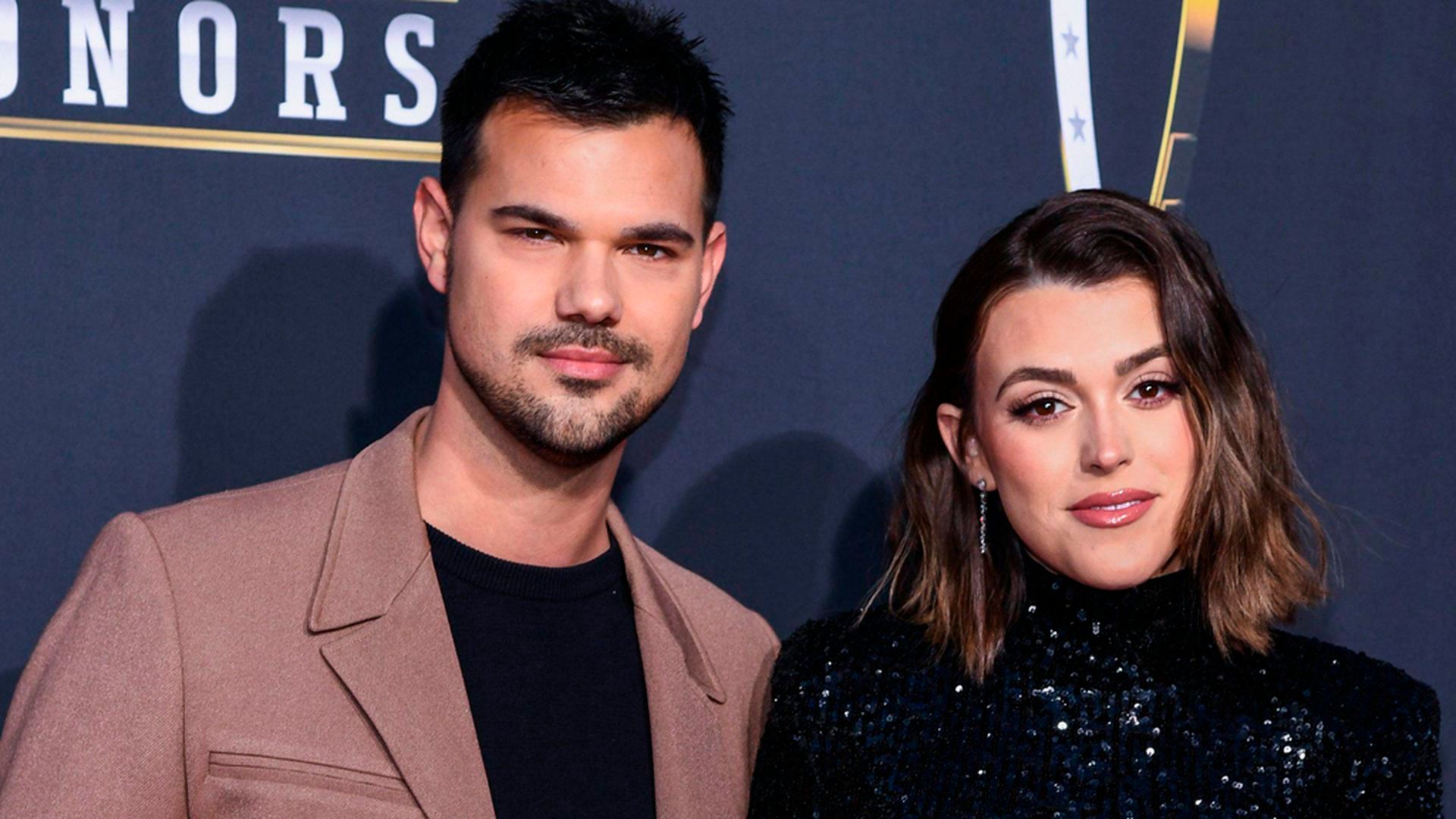 Taylor Lautner y su pareja, Taylor Dome Taylor Lautner y su pareja, Taylor Dome