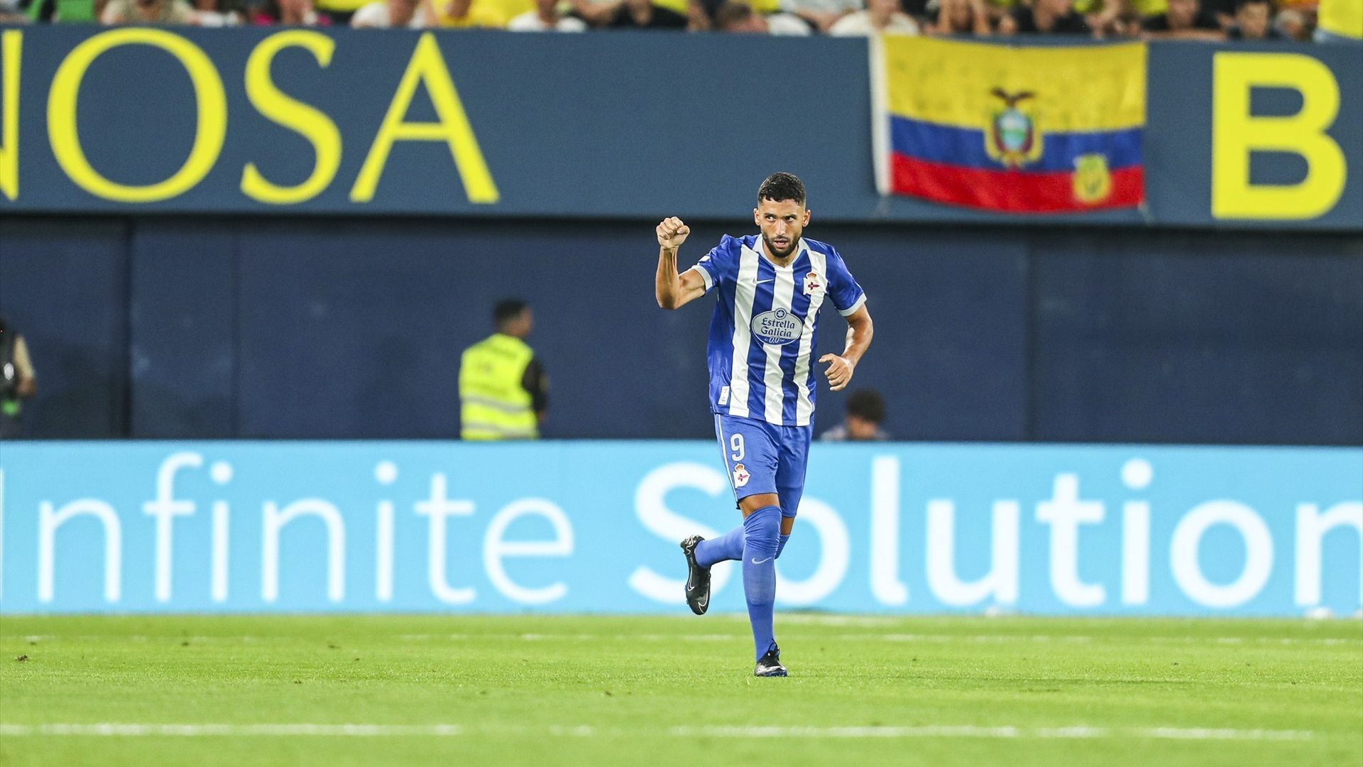 Zakaria Eddahchouri celebra un gol en el Villarreal-Deportivo