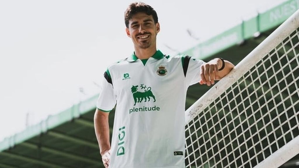 André Almeida presentado con el Racing de Santander