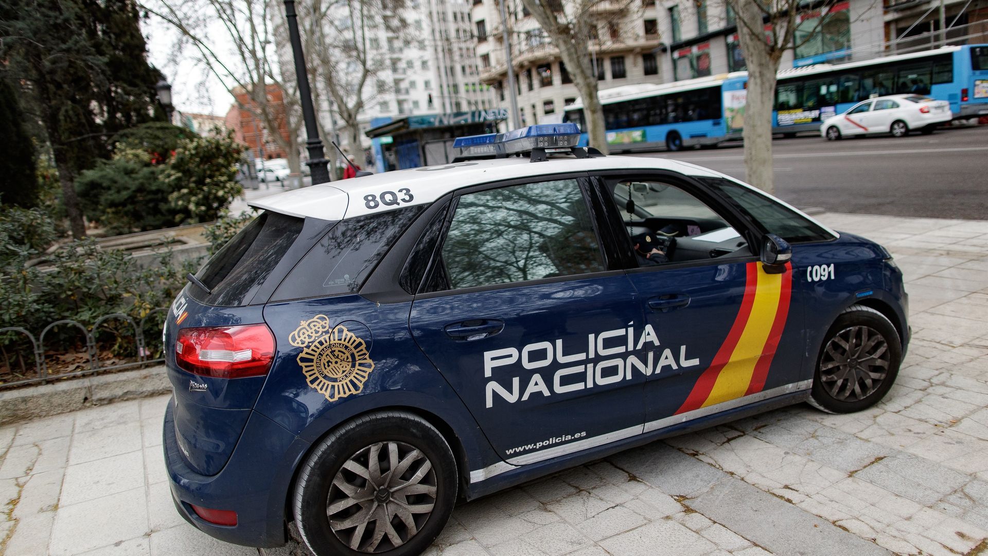 Buscan a dos individuos a la fuga que atracaron una joyería de Madrid tras asaltar a una empleada a la que amordazaron y encerraron Buscan a dos individuos a la fuga que atracaron una joyería de Madrid tras asaltar a una empleada a la que amordazaron y encerraron