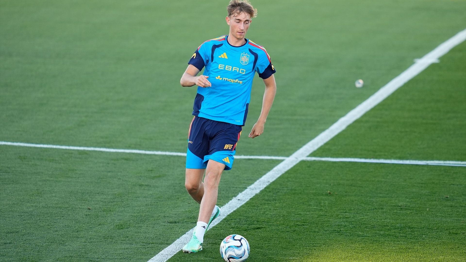 Dean Huijsen, concentrado con la Selección Española Dean Huijsen, concentrado con la Selección Española