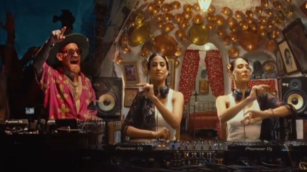Del DJ Aaron Sevilla al dúo de españolas 'Mëstiza': el tecno con saetas que revive las canciones de 'Los Chichos' o Camarón