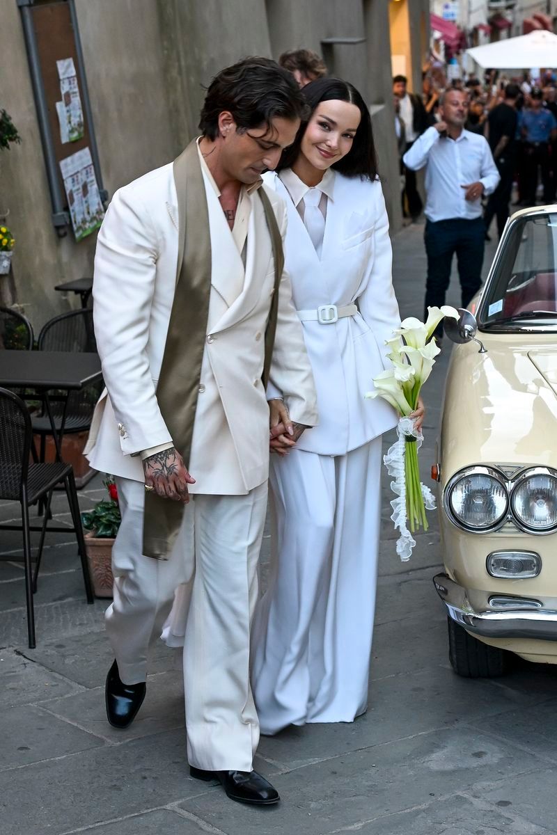 El look de novia de Dove Cameron en su boda con Damiano David