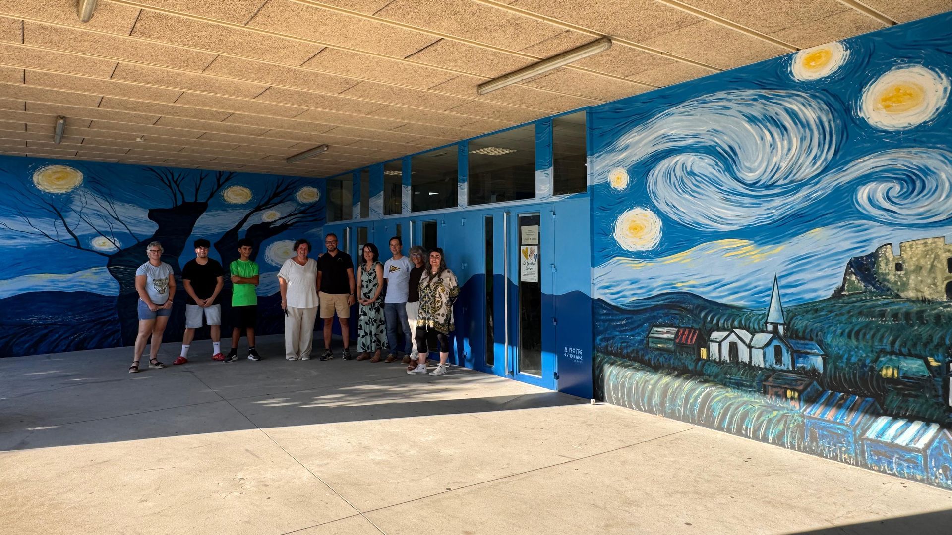 El mural luce en las paredes del IES de Brión