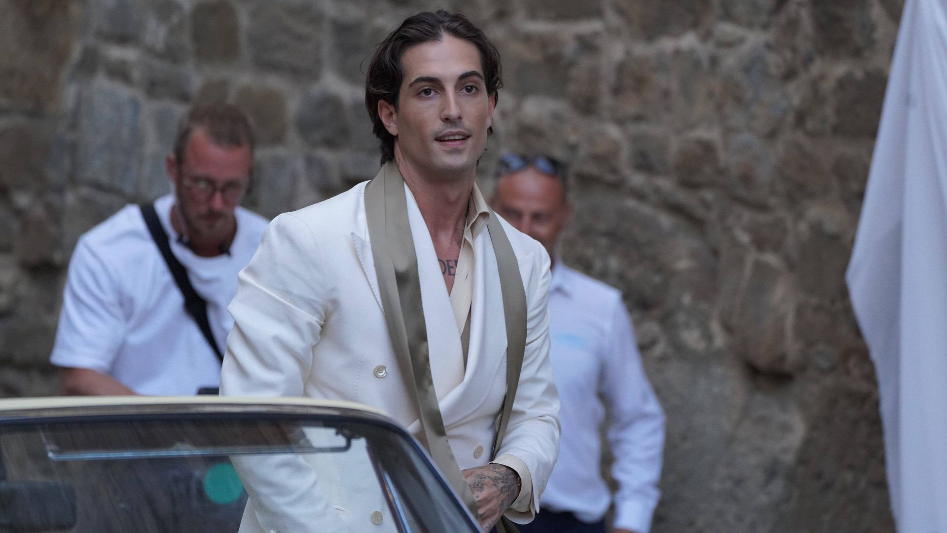 El traje de novio de Damiano David en su boda con Dove Cameron