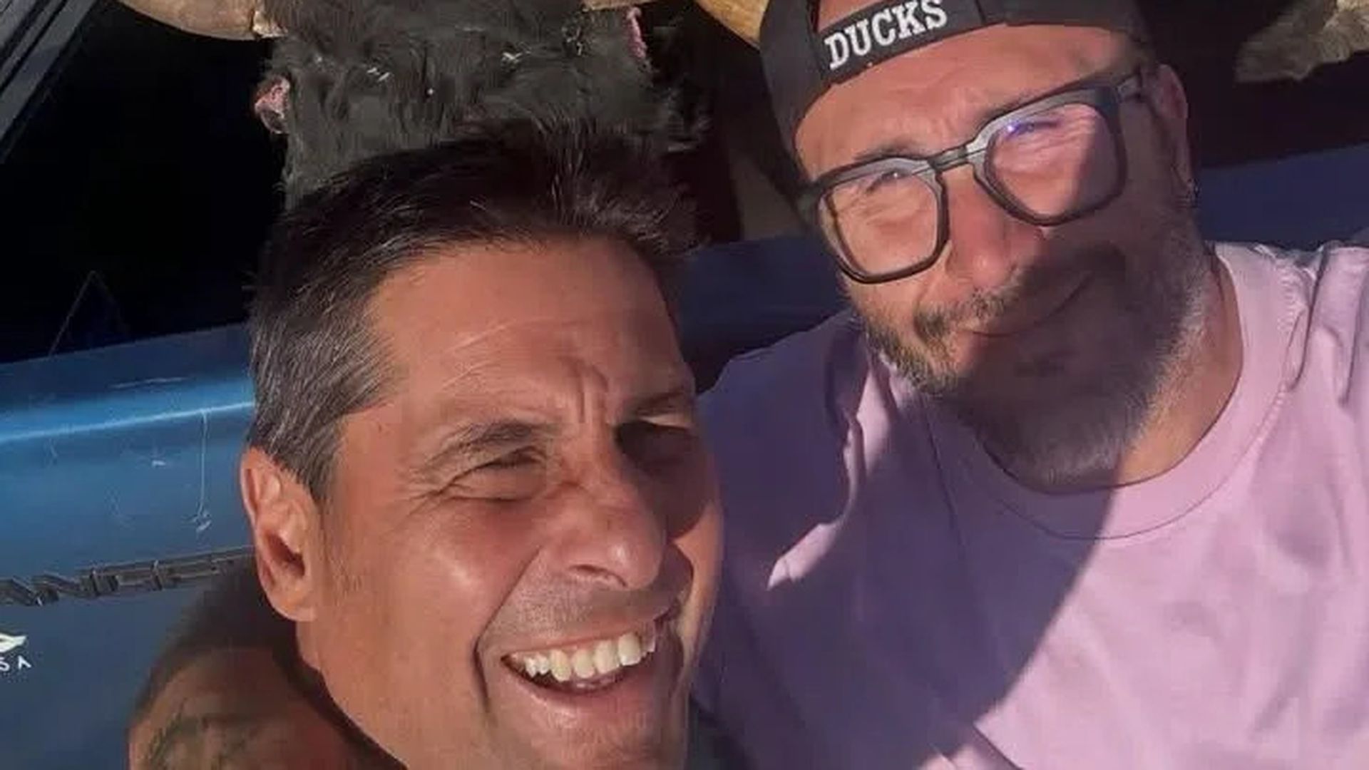 Kiko y Fran Rivera junto a las cabeza de toros de su padre