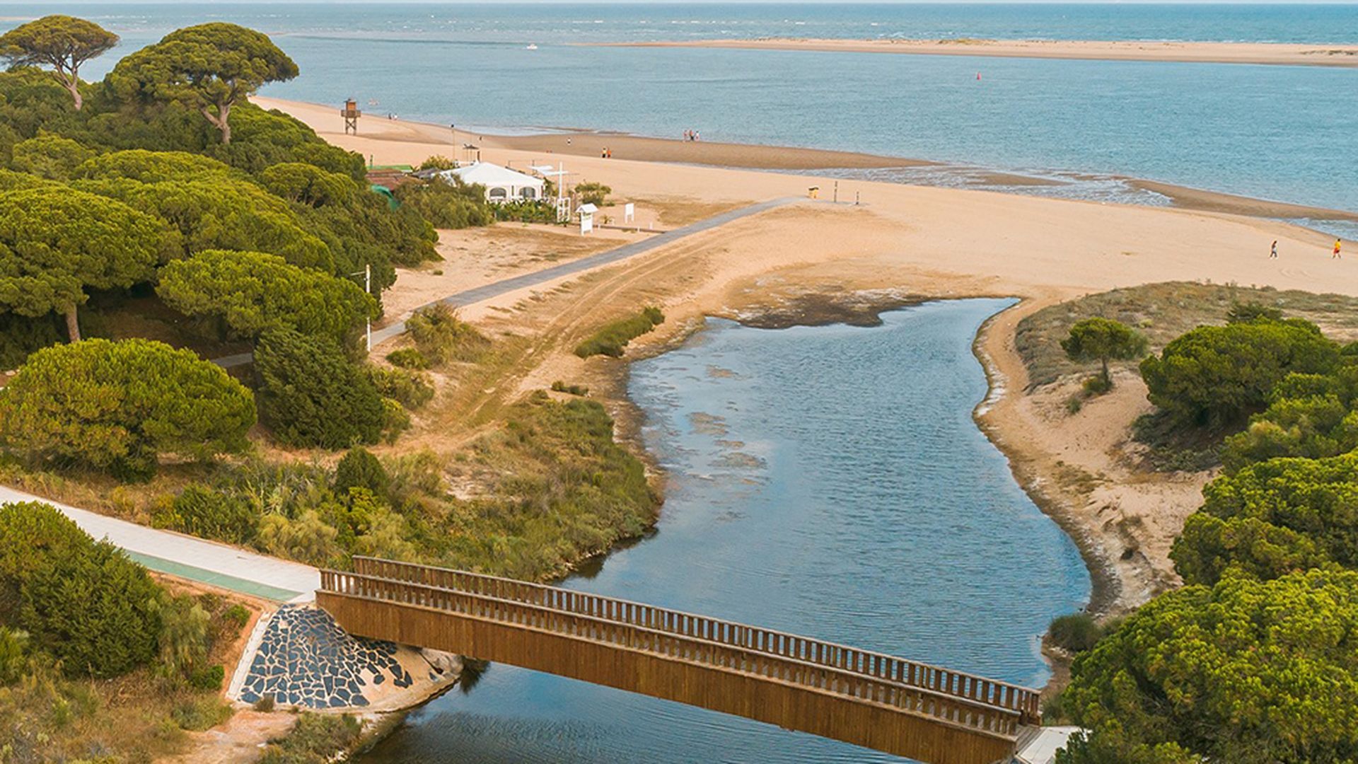 La 'playa paraíso' secreta de Huelva con arena blanca que parece una piscina natural y ofrece atardeceres de ensueño ideales para este 'veroño' La 'playa paraíso' secreta de Huelva con arena blanca que parece una piscina natural y ofrece atardeceres de ensueño ideales para este 'veroño'