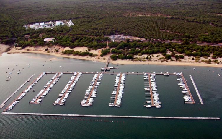 La 'playa paraíso' secreta de Huelva con arena fina que parece una piscina natural y ofrece atardeceres de ensueño ideales para este 'veroño'