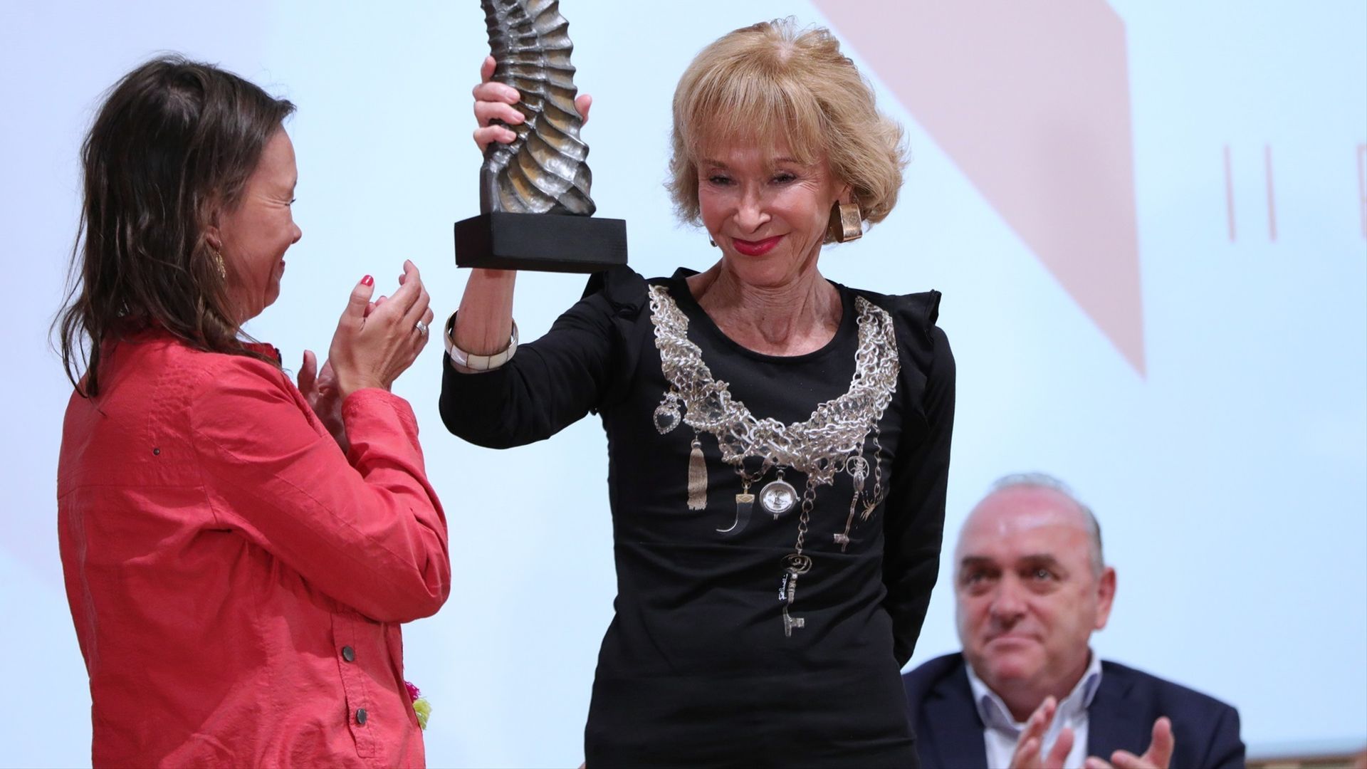 María Teresa Fernández de la Vega lleva un año de baja médica sin expectativas de mejora