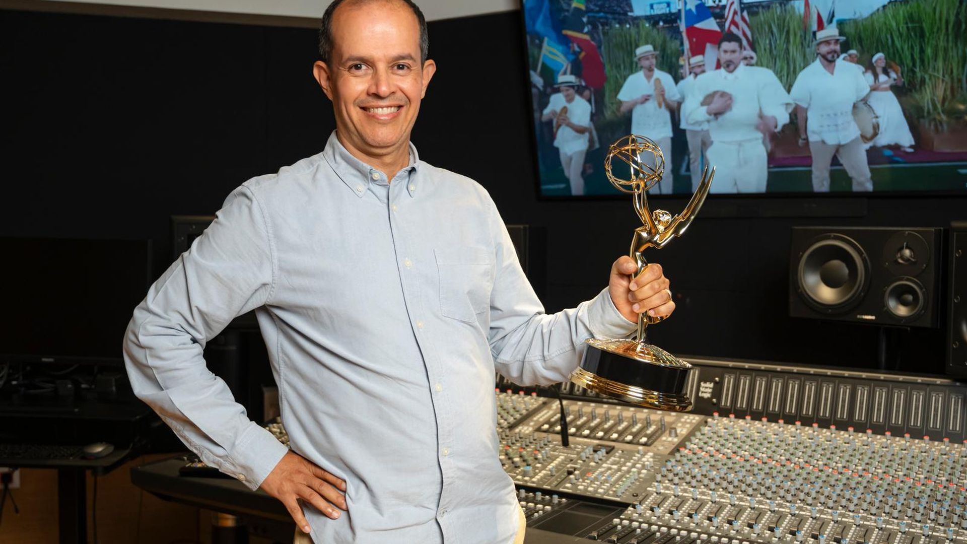 Pablo Munguía con su octavo Emmy Pablo Munguía con su octavo Emmy