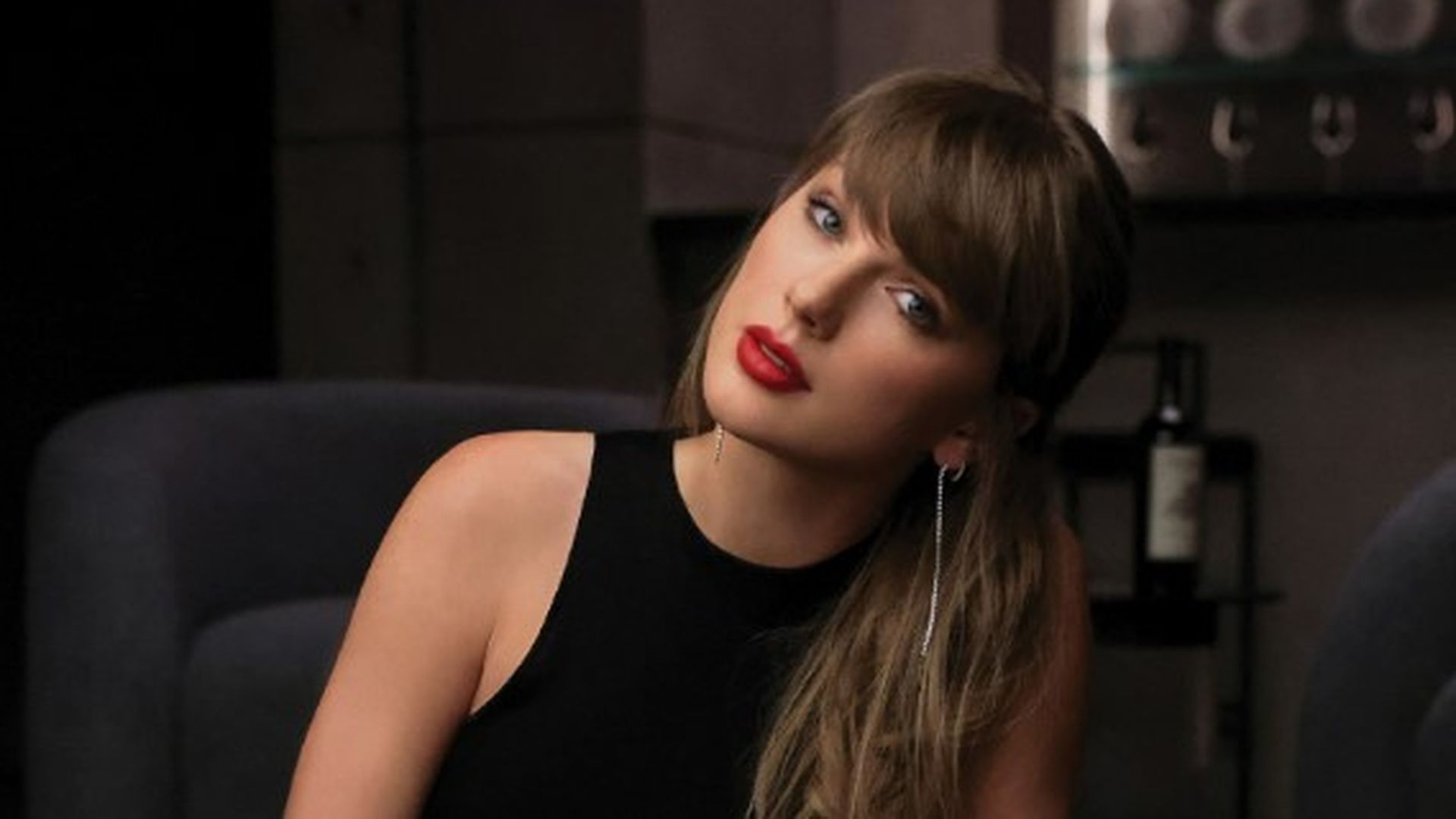 Taylor Swift regresa con su nuevo single 'Patient Zero': la nueva era de la cantante que llega de la mano de Colin Farrell y Dakota Johnson Taylor Swift regresa con su nuevo single 'Patient Zero': la nueva era de la cantante que llega de la mano de Colin Farrell y Dakota Johnson