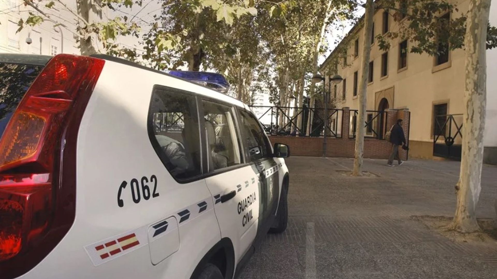 Un vehículo de la Guardia Civil al palacio de S. Esteban de Murcia, sede del ejecutivo regional, en una imagen de archivo. EFE/ Un vehículo de la Guardia Civil al palacio de S. Esteban de Murcia, sede del ejecutivo regional, en una imagen de archivo. EFE/