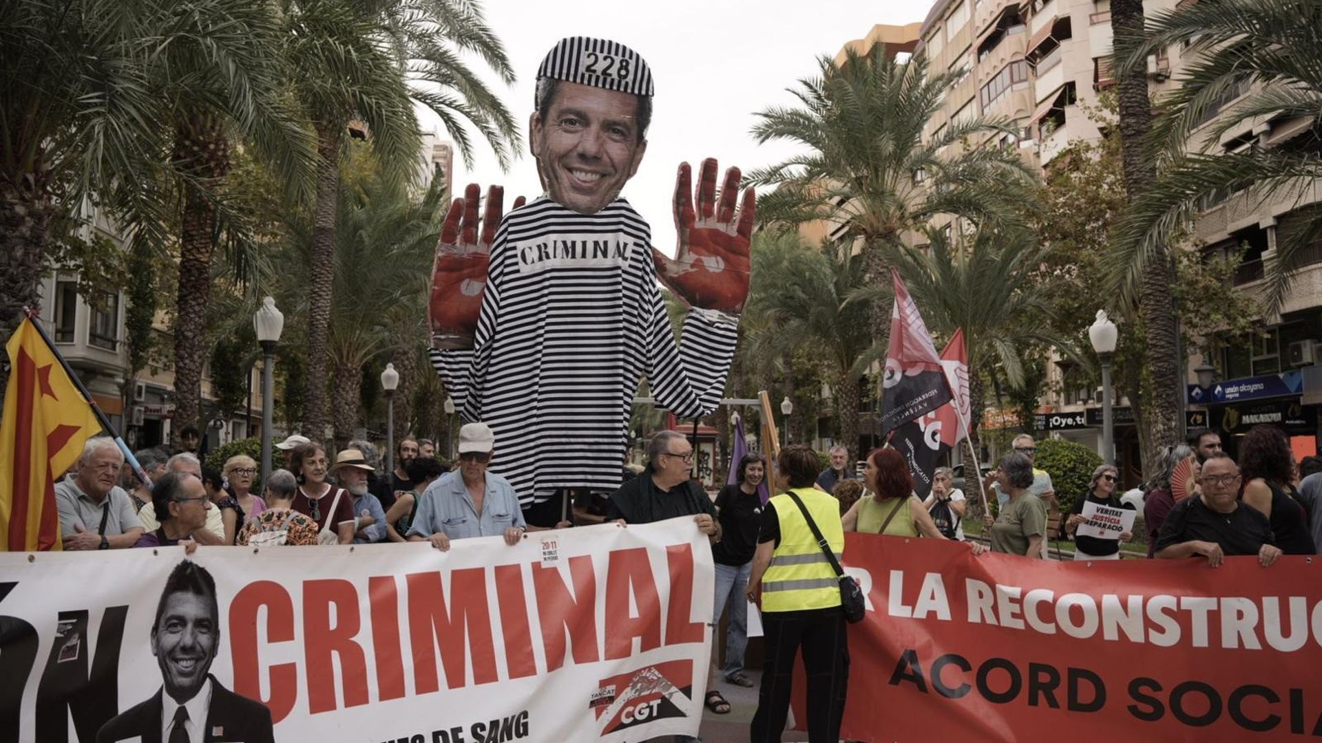 Concentración celebrada este sábado ante la sede del Consell en Alicante para protestar contra la 'impunidad' del 'expresident' de la Generalitat Carlos Mazón por su gestión de la dana del 29 de octubre de 2024 Concentración celebrada este sábado ante la sede del Consell en Alicante para protestar contra la 'impunidad' del 'expresident' de la Generalitat Carlos Mazón por su gestión de la dana del 29 de octubre de 2024