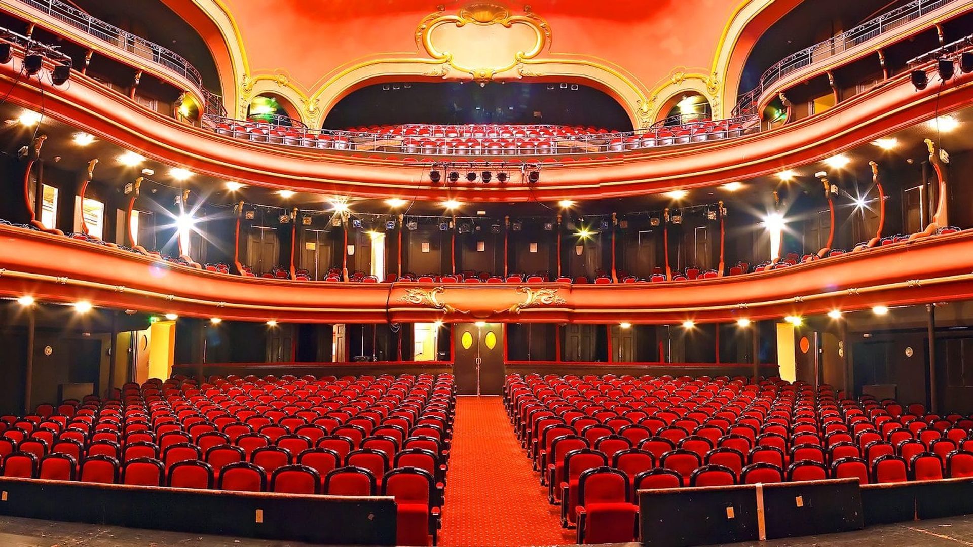 El Teatro