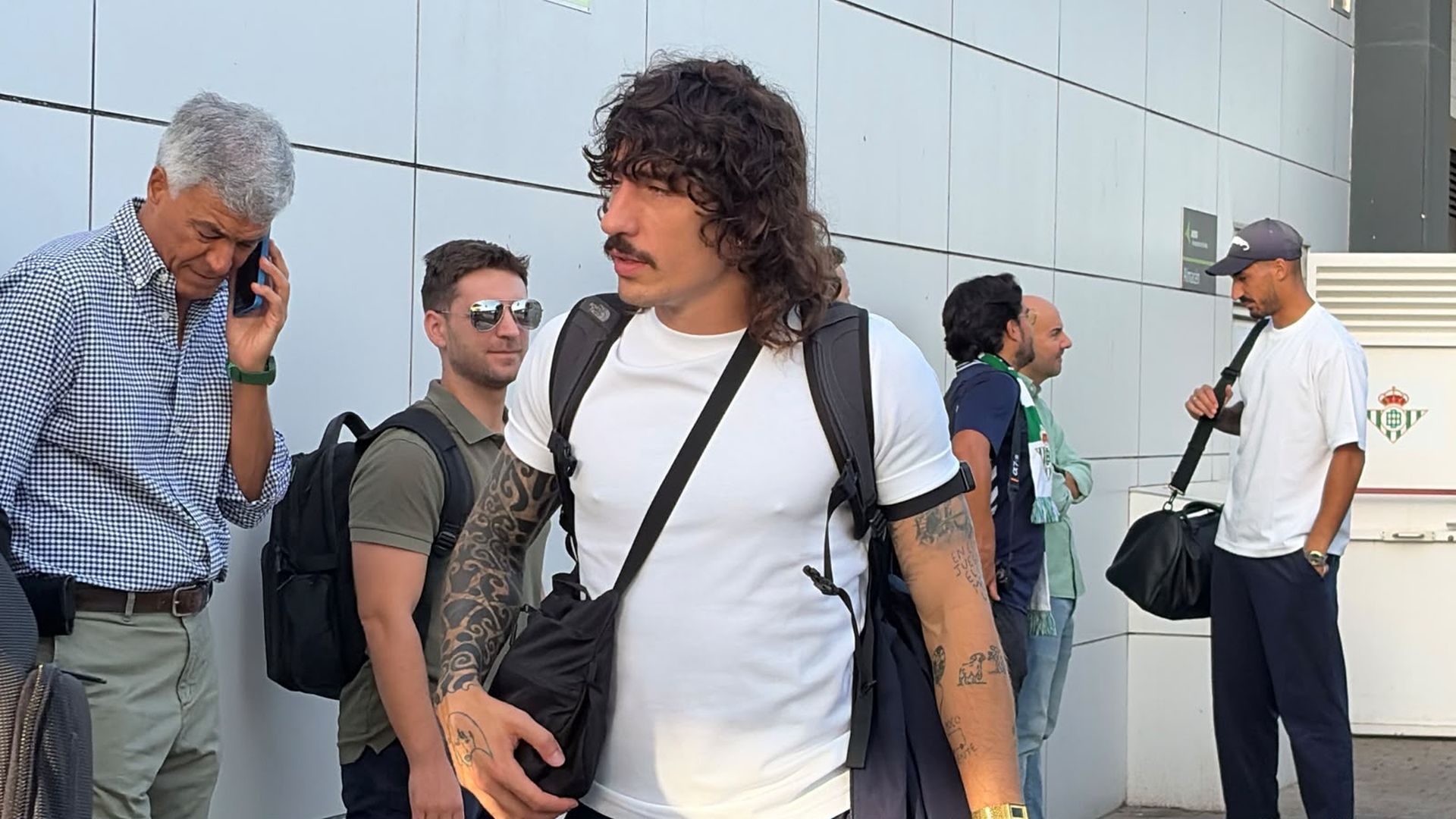 Hector Bellerín, en la salida del Betis hacia Lille Hector Bellerín, en la salida del Betis hacia Lille