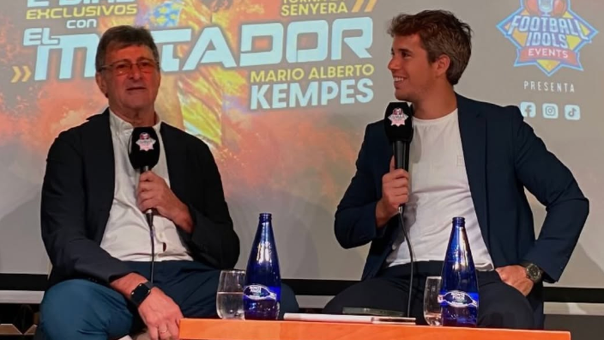 Kempes atiende a Álex Silvestre Kempes atiende a Álex Silvestre