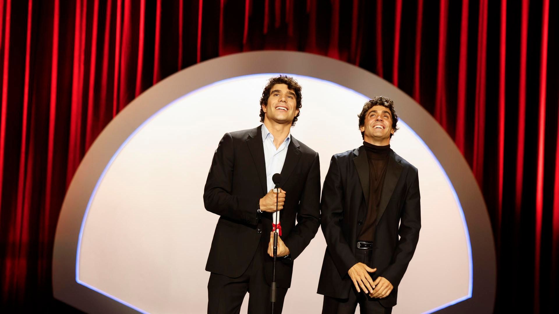 Los Javis reivindican el cine español tras ganar el Premio del Público en San Sebastián: "¡Que viva el cine español!" Los Javis reivindican el cine español tras ganar el Premio del Público en San Sebastián: "¡Que viva el cine español!"
