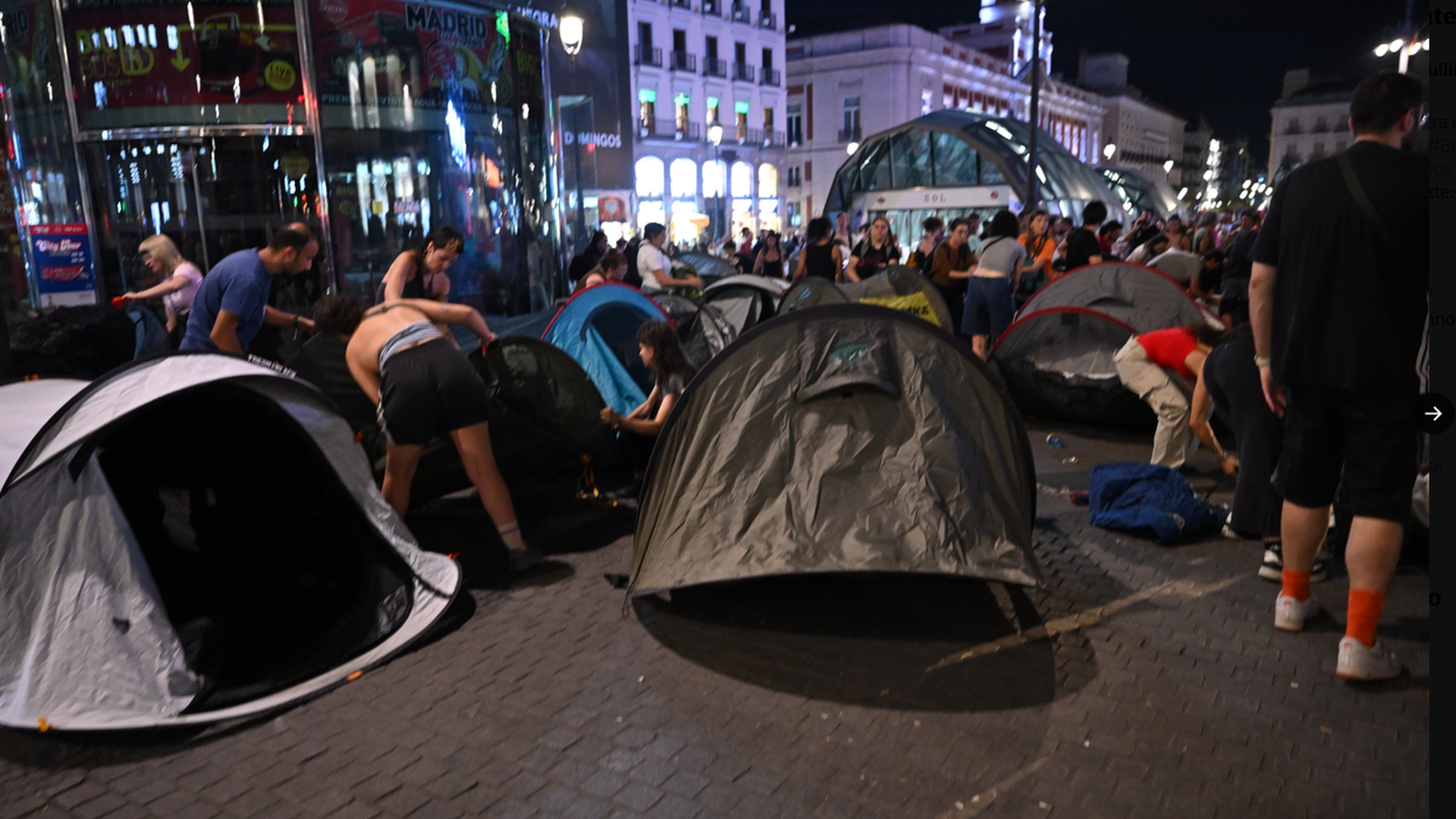 Miles de personas acampan en la Puerta del Sol para protestar por la crisis de vivienda: "Esto es por Maricarmen"