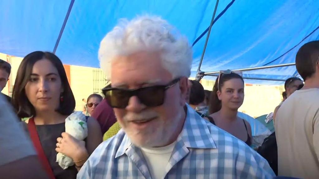 Desde Pedro Almodóvar hasta Carlos Bardem: los famosos que respaldan la acampada en la Puerta del Sol