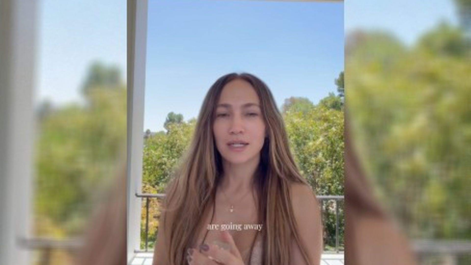 Jennifer López sorprende a sus seguidores tras aparecer sin nada de maquillaje: "Iba a comenzar mi rutina de cuidado de la piel" Jennifer López sorprende a sus seguidores tras aparecer sin nada de maquillaje: "Iba a comenzar mi rutina de cuidado de la piel"