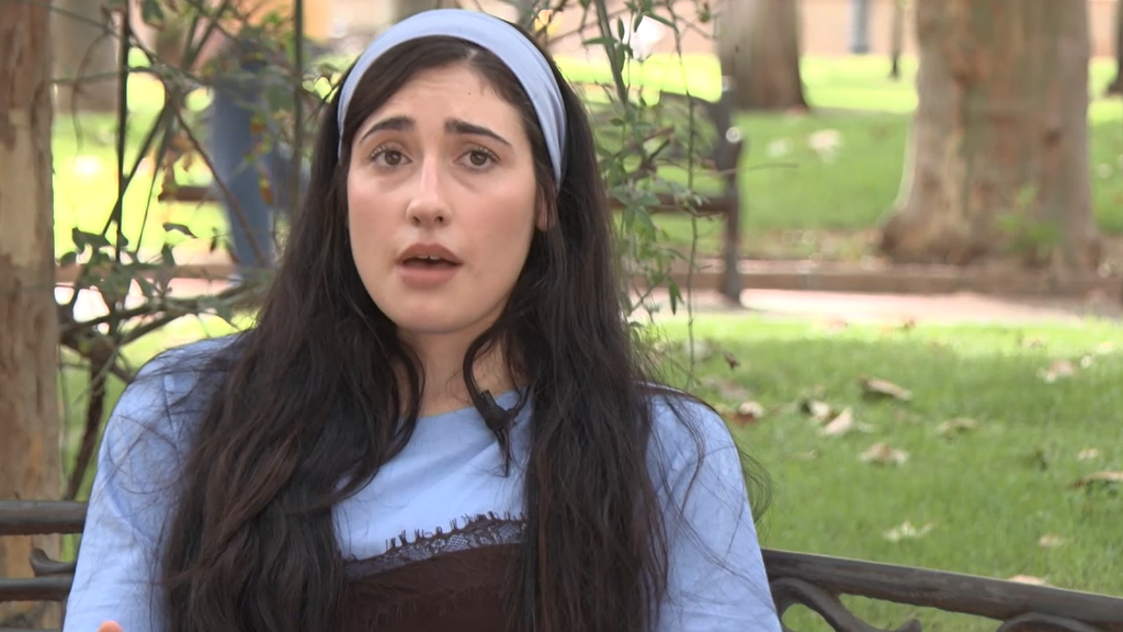 La vida de Marta, una joven de 24 años diagnosticada de narcolepsia: "Me sentaba, cogía un libro y me quedaba dormida"