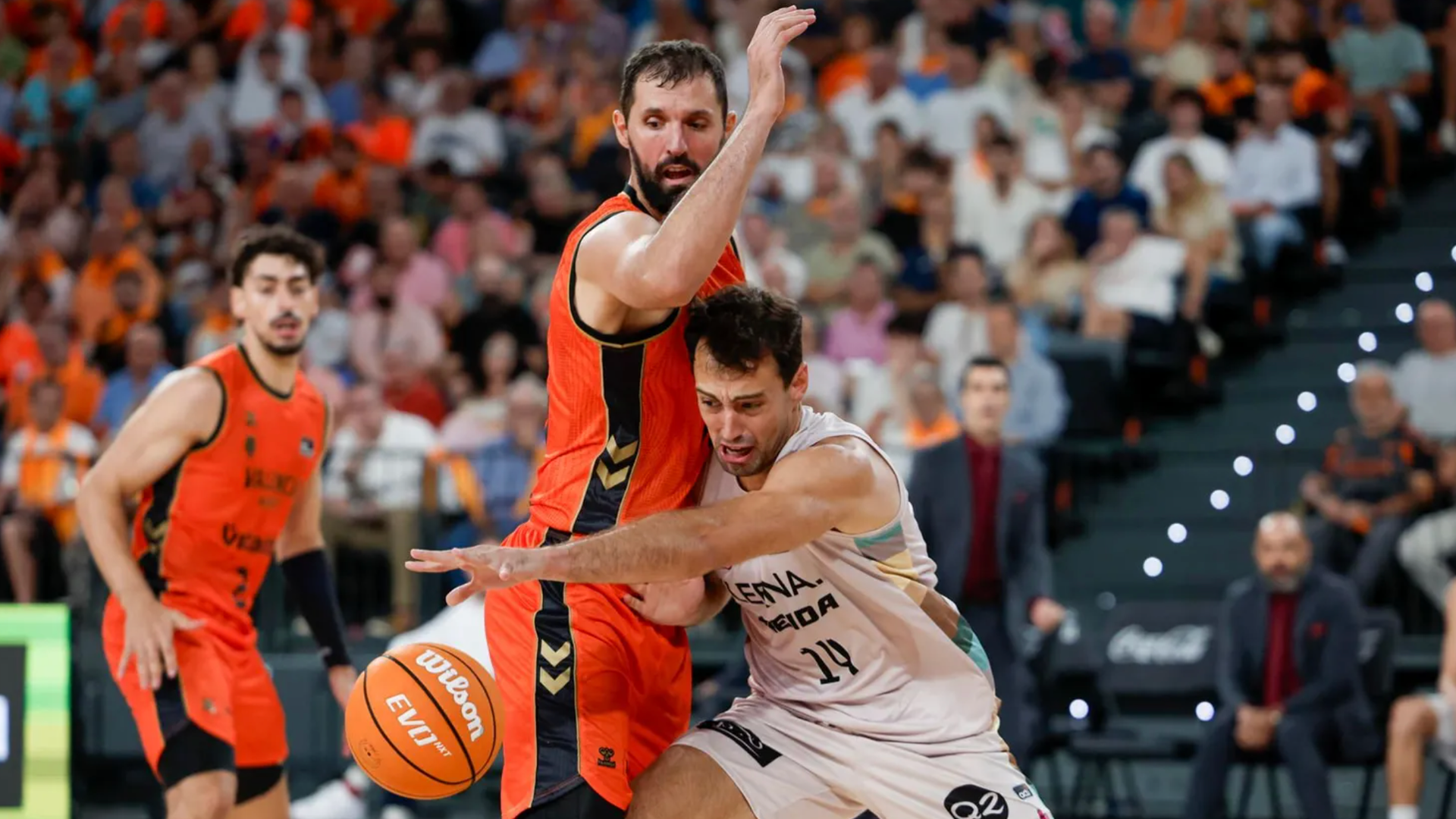 Tropezón del nuevo Valencia Basket en su estreno en casa ante el debutante Ilerna Lleida (100-105) Tropezón del nuevo Valencia Basket en su estreno en casa ante el debutante Ilerna Lleida (100-105)
