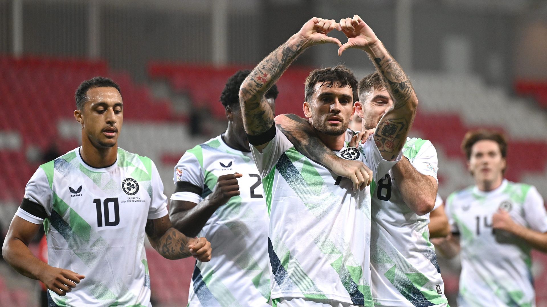 Troy Parrott celebra su gol en el Israel-Irlanda Troy Parrott celebra su gol en el Israel-Irlanda