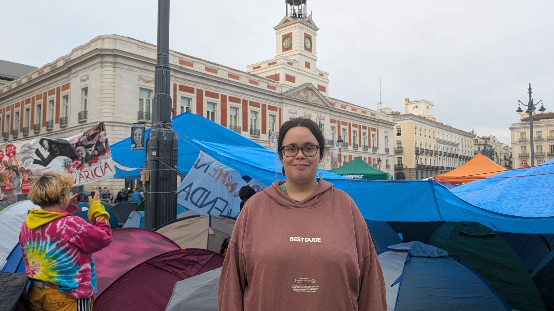 Alejandra Oses, una estudiante de 22 años acampada en Sol por el 'decreto Maricarmen': "Queremos llegar a movilización y a medidas reales"