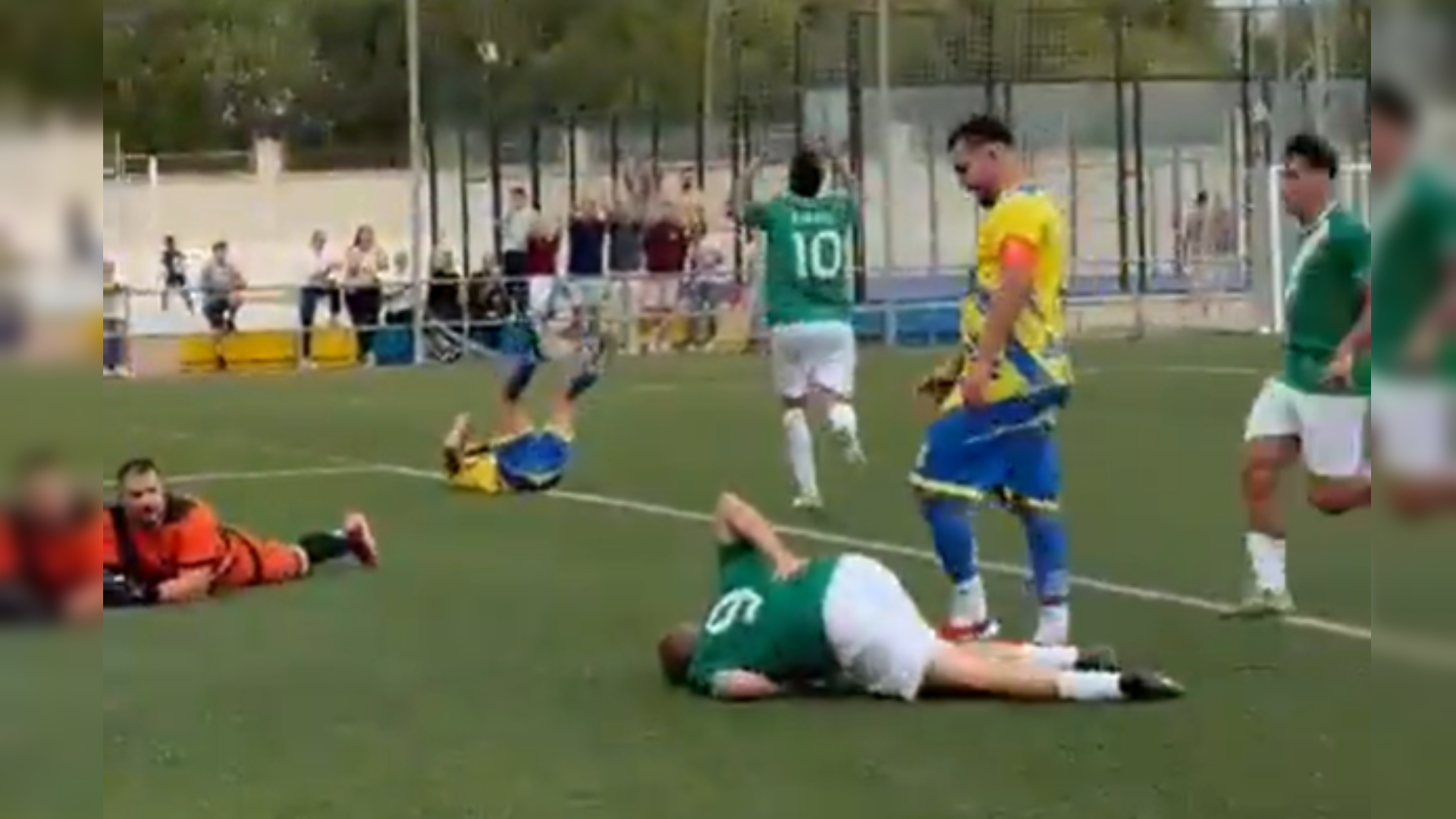 Dani Güiza marca un gol ante el CD El Torno Dani Güiza marca un gol ante el CD El Torno